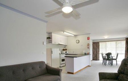 Summerfield Studio Apartments - Melbourne 4u 1