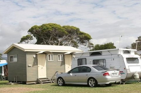 BIG4 Rollingstone Beach Caravan Resort - Accommodation Melbourne 2