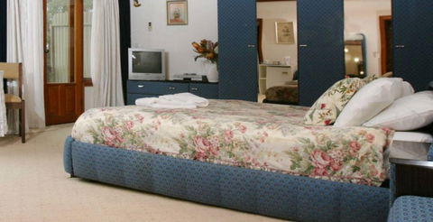 Chalet Swisse Spa Retreat - Accommodation Melbourne 1