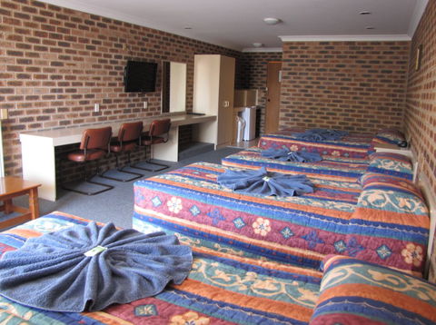 The Big Trout Motor Inn - Accommodation Melbourne 1