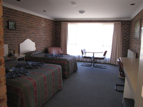 The Big Trout Motor Inn - Accommodation Melbourne 2