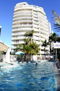 Surfers Mayfair - Accommodation Melbourne 3