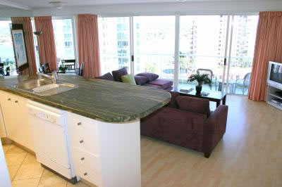 Surfers Mayfair - Accommodation Melbourne 5