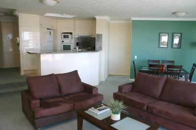 Surfers Mayfair - Accommodation Melbourne 6