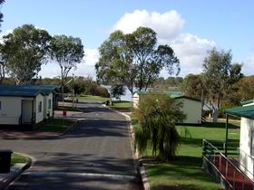 Mannum Caravan Park Cabins - Melbourne 4u 0