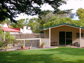 Shiralea Country Cottage - Accommodation Melbourne 0
