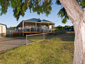 Serenity Holiday House - Accommodation Melbourne 0