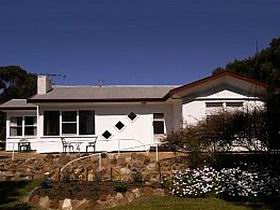 The Pines Holiday Home - Accommodation Melbourne 0