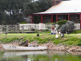 Stonewell Cottages And Vineyards - Accommodation Melbourne 0