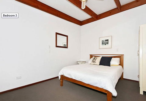 Sea Sand And Scrub Holiday House - Accommodation Melbourne 2