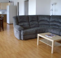 Riverfront Holiday House - Melbourne 4u