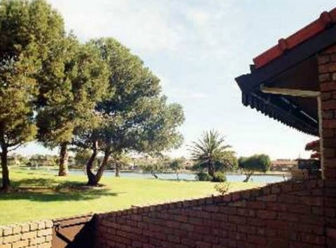 Lake Shore Apartment - Accommodation Melbourne 0