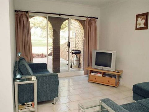 Lake Shore Apartment - Accommodation Melbourne 5