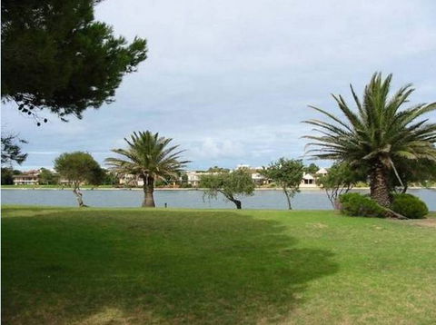 Lake Shore Apartment - Accommodation Melbourne 6