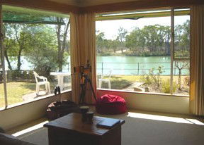 Riverfront Retreat - Accommodation Melbourne 1