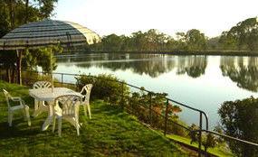 Riverfront Retreat - Accommodation Melbourne 5