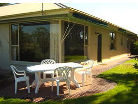 Riverfront Retreat - Accommodation Melbourne 6