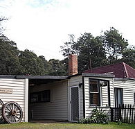 Glenbrook House and Cottage - Accommodation Melbourne