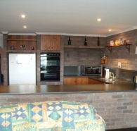 Three Hut Point Waterfront Accommodation - Melbourne 4u