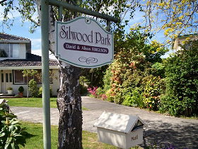 Silwood Park Holiday Unit - Melbourne 4u 0