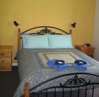 Inala Country Accommodation - Melbourne 4u 3