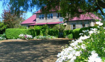 Redcliffe House - Accommodation Melbourne 5