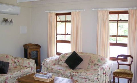 Hillcrest Cottage - Accommodation Melbourne 2