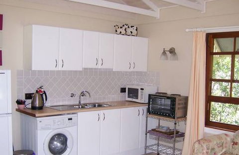 Hillcrest Cottage - Accommodation Melbourne 4