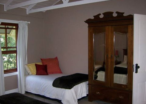 Hillcrest Cottage - Accommodation Melbourne 5