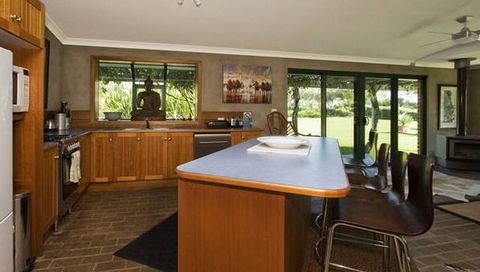 Banksia Garden Retreat - Accommodation Melbourne 0