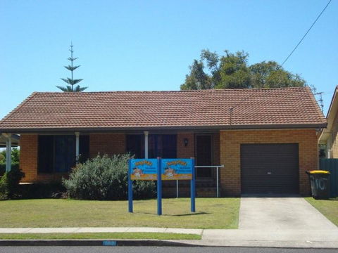 Aunty Mels Dog Friendly Holiday Cottage - Melbourne 4u 0