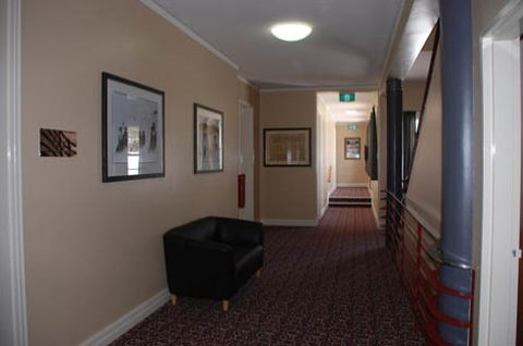 Alpine Hotel - Accommodation Melbourne 0