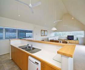 Crows Nest - Nelson Bay - Melbourne 4u 2