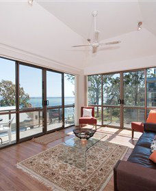 Magnus Street Treetops - Accommodation Melbourne 1