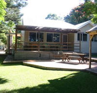 Pine Cottage - Accommodation Melbourne