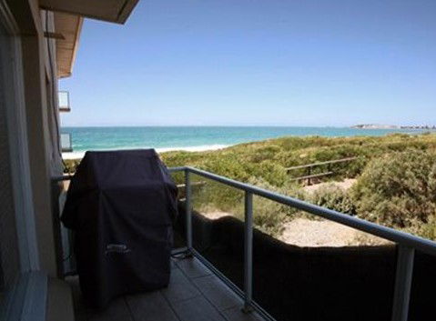 Beachfront Narrabeen - Accommodation Melbourne 0