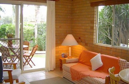 Shoreline Apartments Woodgate Beach - Melbourne 4u 3