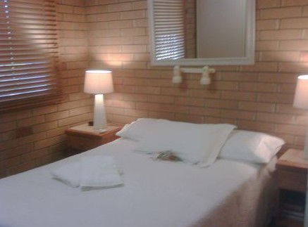 Shoreline Apartments Woodgate Beach - Melbourne 4u 5