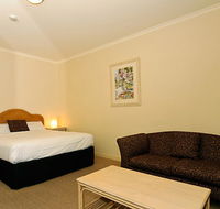 Quality Hotel Tiffins on the Park - Accommodation Melbourne