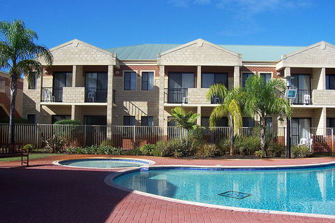 Country Comfort Inter City Perth Hotel & Apartments - Accommodation Melbourne 0