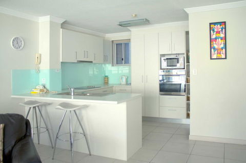 Pacific Surf Absolute Beach Apartments - Accommodation Melbourne 1