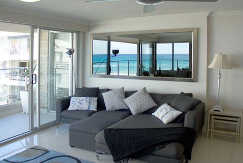 Pacific Surf Absolute Beach Apartments - Accommodation Melbourne 2