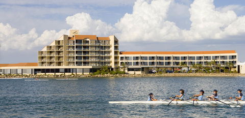 Lakes Resort Hotel - Accommodation Melbourne 1