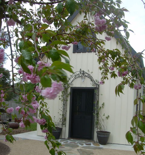 Silverleaf Cottage - Accommodation Melbourne 0