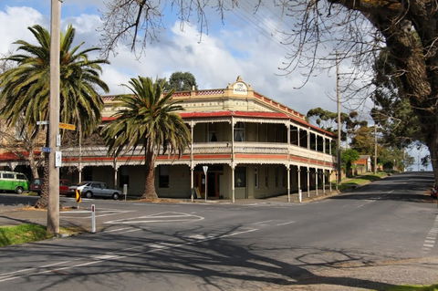 The Midland Hotel, Castlemaine - Accommodation Melbourne 0