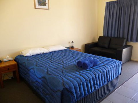 Moura Motel - Accommodation Melbourne 0