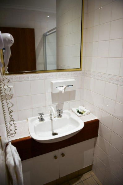 Cousins Motor Inn - Accommodation Melbourne 13