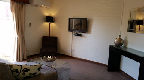 Cousins Motor Inn - Accommodation Melbourne 15