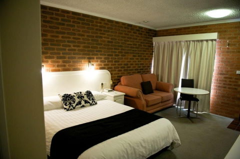 Cousins Motor Inn - Accommodation Melbourne 9