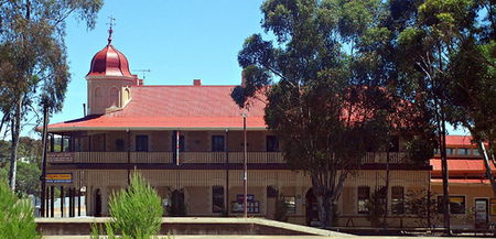 Peterborough Railway Hotel - Accommodation Melbourne 0